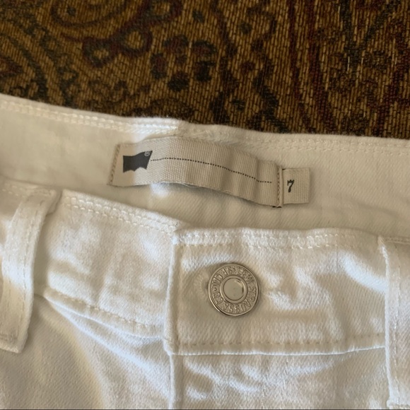 Levi’s Juniors White Shorts - Picture 4 of 4